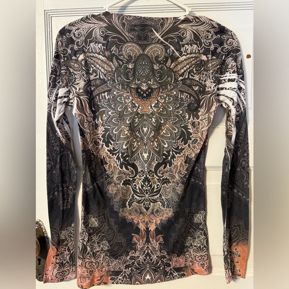 BEAUTIFUL DAYTRIP LONG SLEEVE TOP SIZE SMALL FROM THE BUCKLE 💕 - Picture 2 of 6